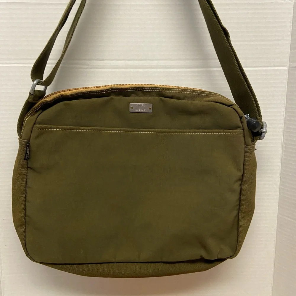 - Hedgren Camo Green Messenger Satchel Unisex Outdoor Bag